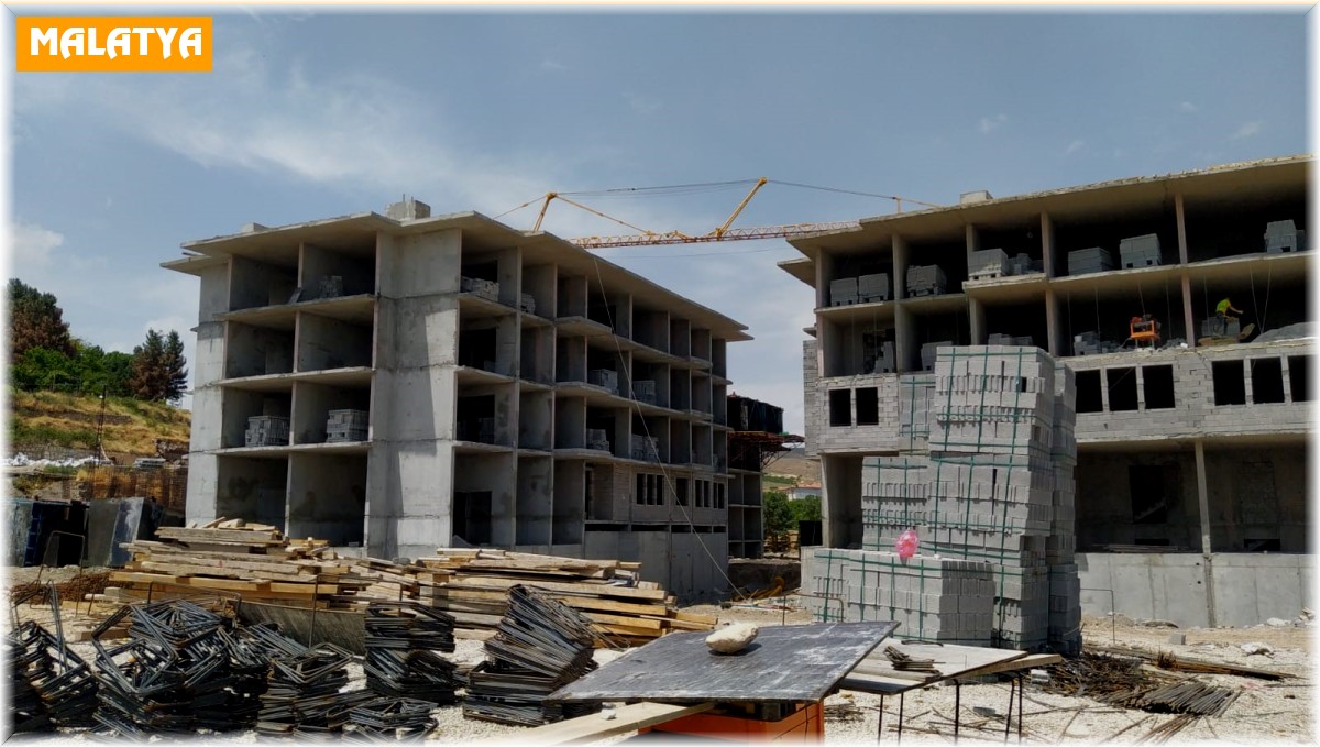 Akçadağ çarşısında inşaatlar yükseliyor