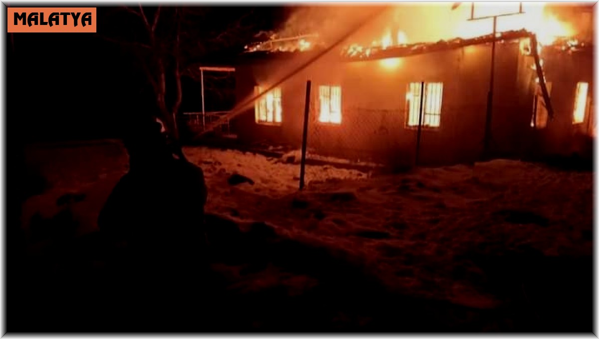 Akçadağ'da 2 ayrı yangın