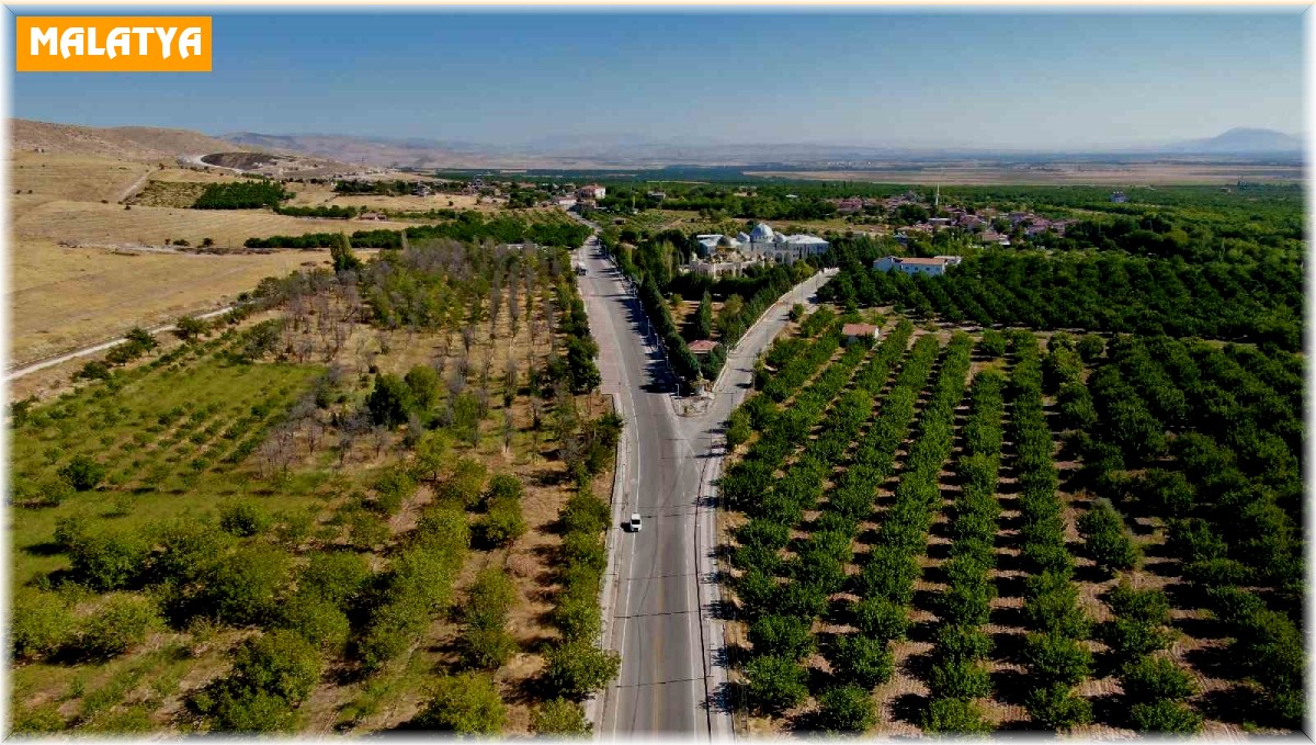 Akçadağ'da 66 kilometre grup yolu çalışması