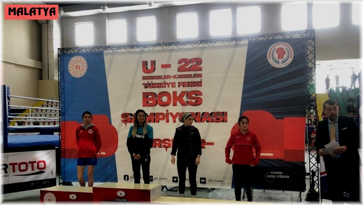 Akçadağ'ın altın eldivenleri şampiyon