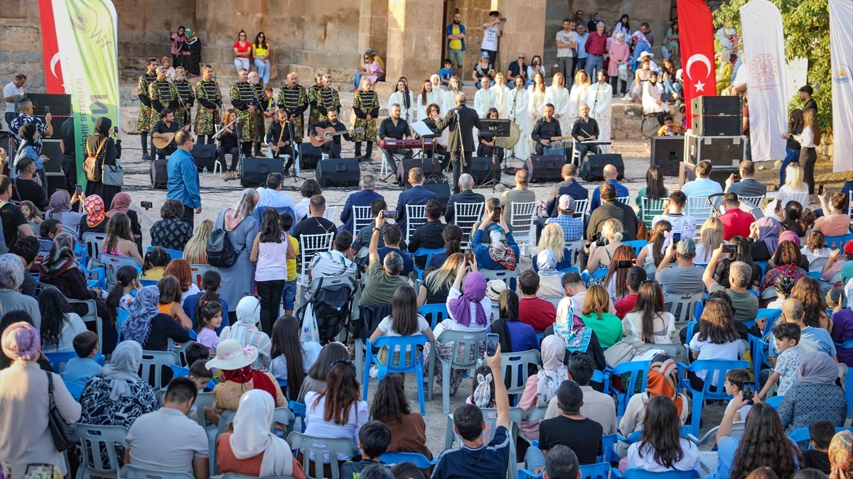 Akdamar Adası'nda çok dilli konser