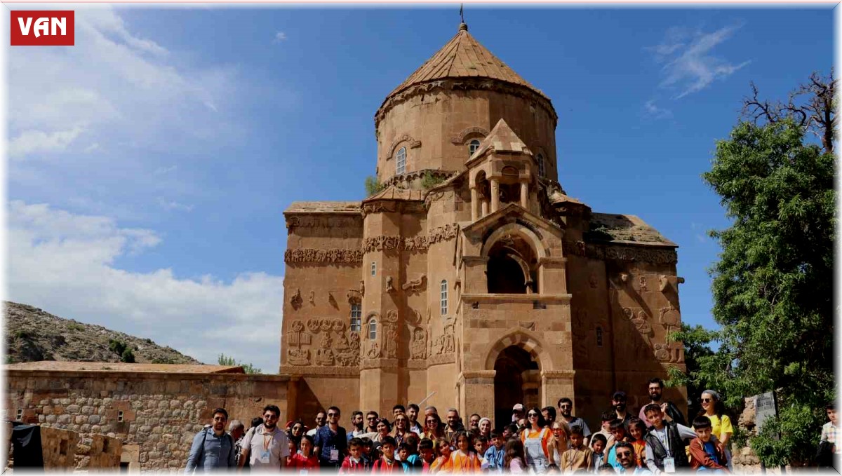 Akdamar Adası'nda ilk defa tiyatro oyunu sahnelendi