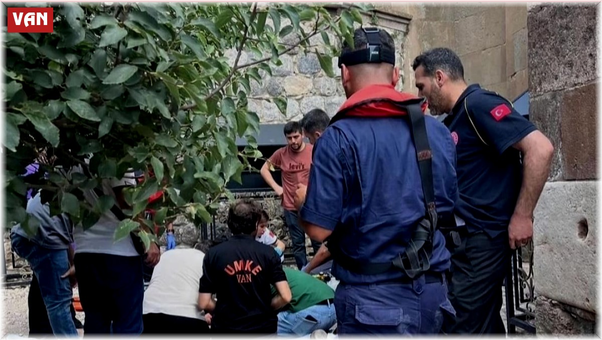 Akdamar Adası'nda yaralanan vatandaşın imdadına ambulans helikopter yetişti