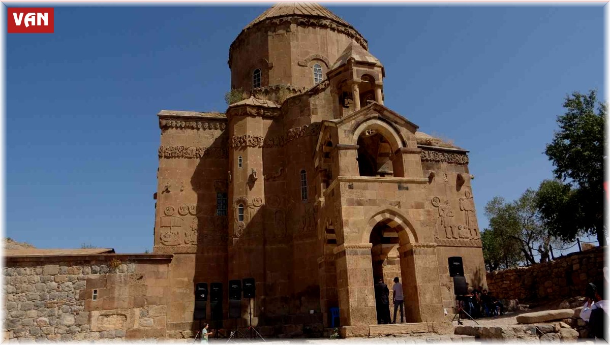 Akdamar'da Ermeni ayinine doğru