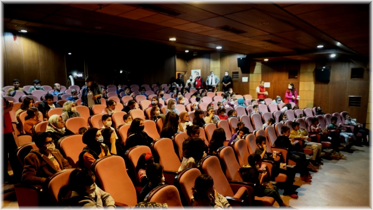 "Akif" Filmi Iğdır'da çocuklarla buluştu