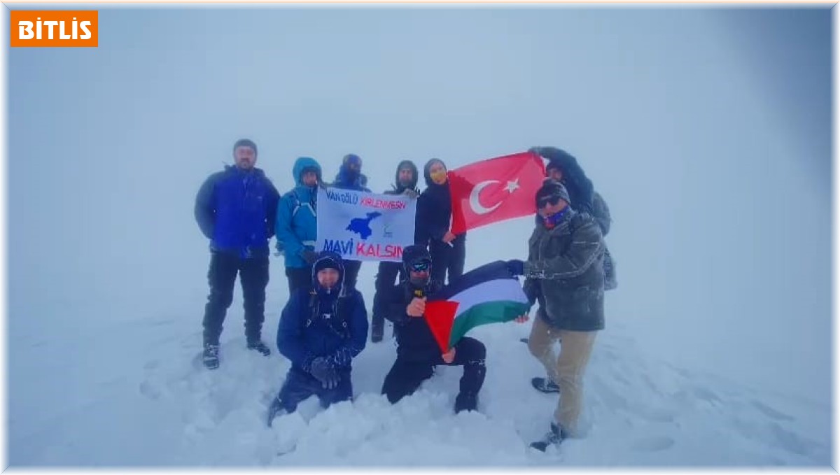 Aktivistler kar ve tipiye rağmen Esruk Dağı'na tırmandı