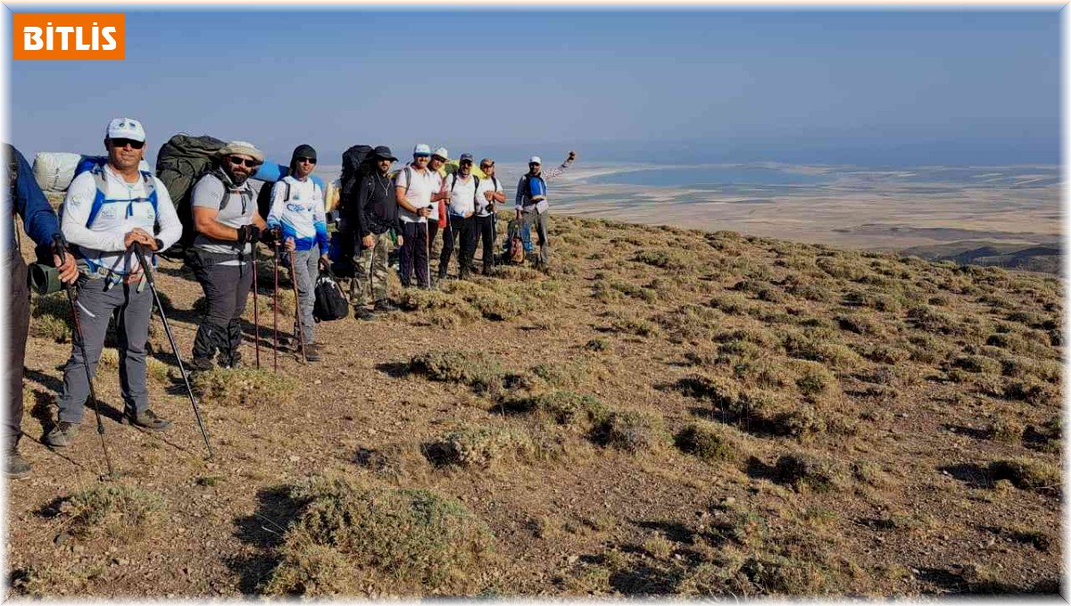 Aktivistler ölen dağcı arkadaşları anısına Süphan Dağı'na tırmandılar