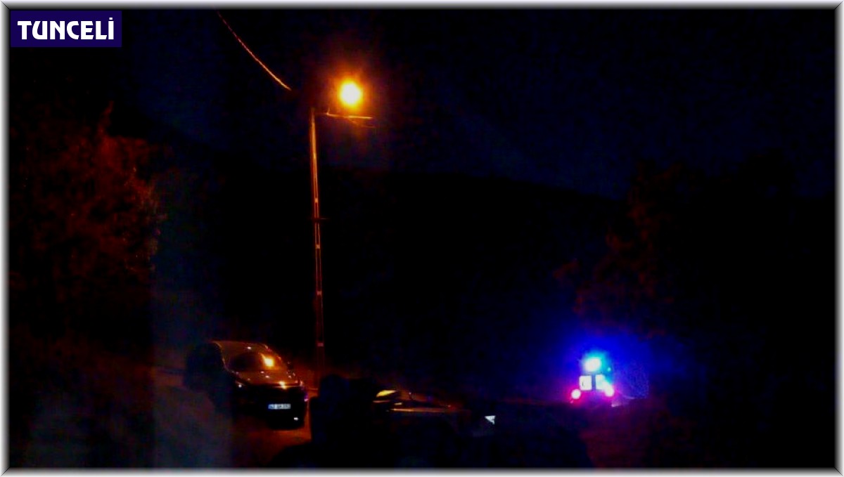 Aküsünü değiştirmek istediği traktörün altında kalan adam ağır yaralandı