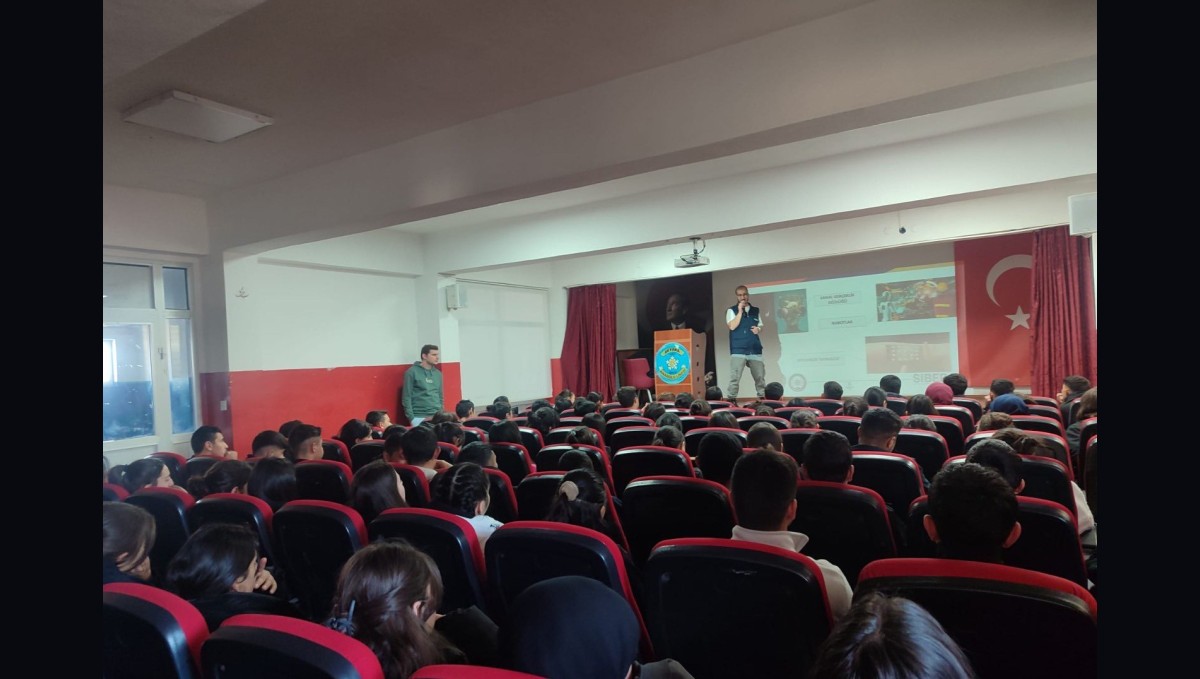 Akyaka 300 öğrenciye siber suçlarla mücadele eğitimi verildi