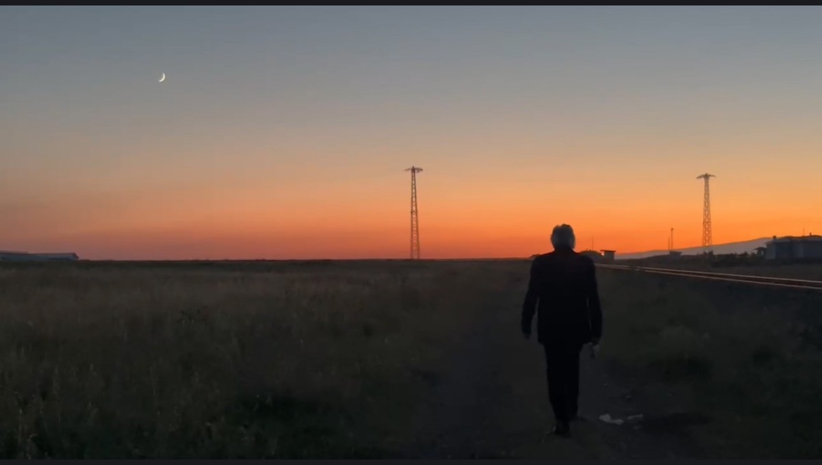 Akyaka'da gökyüzü kızıla büründü