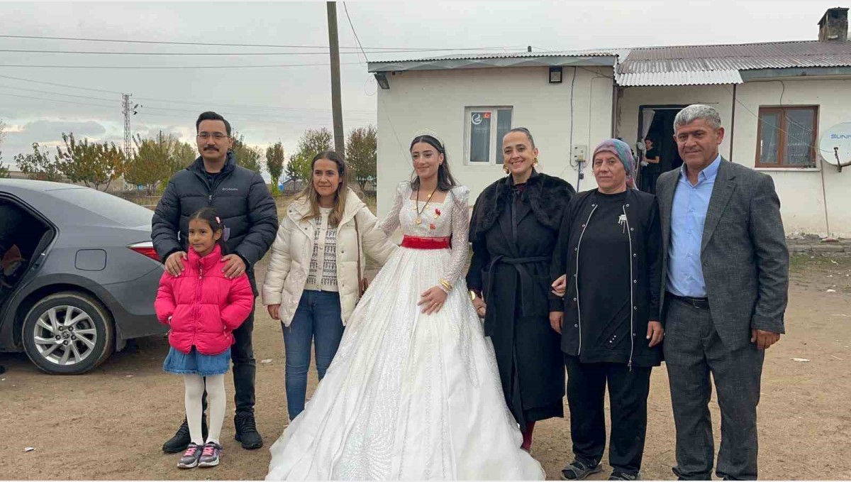 Akyaka Kaymakamı Demirtaş, köy düğününe katıldı