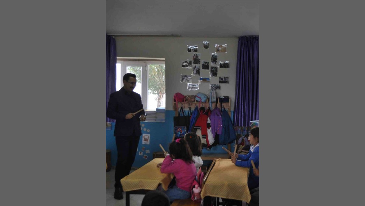 Akyaka Kaymakamı Demirtaş, okul ziyaretlerini sürdürüyor