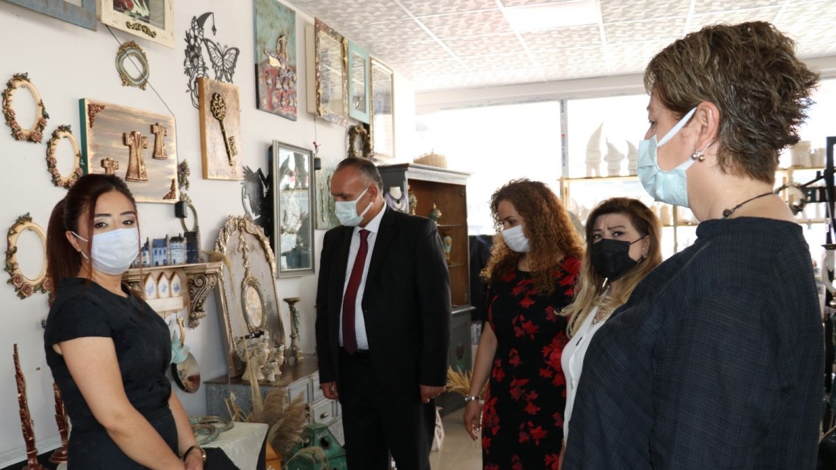 Aldığı eğitimle kentin ilk mozaik sanat atölyesini kurdu