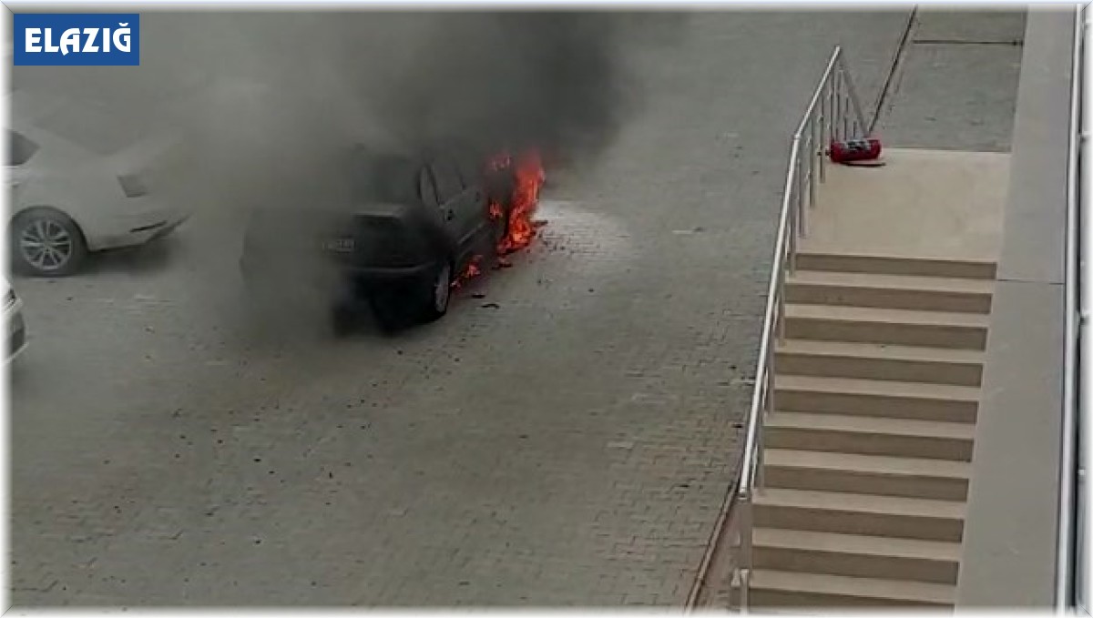 Alev alan araç kullanılamaz hale geldi