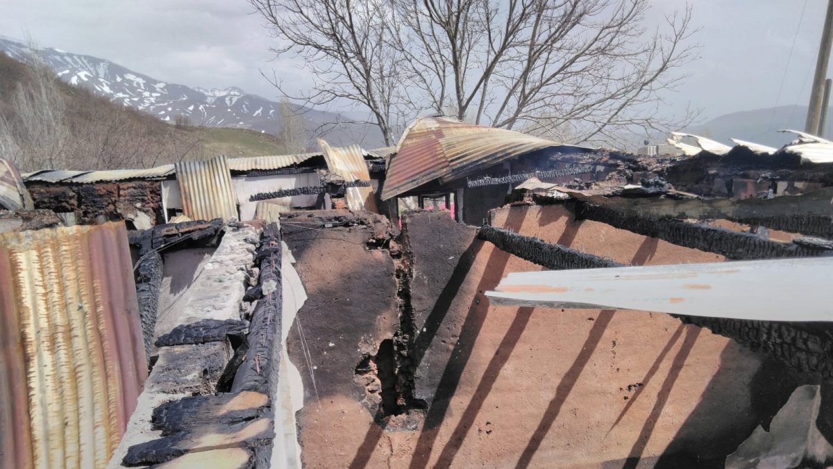 Alev alan ev kullanılamaz hale geldi