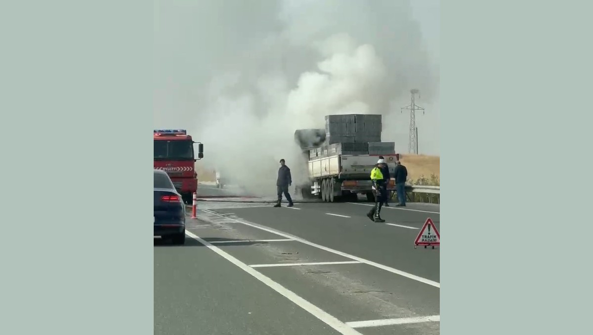 Alev alan tır, söndürüldü