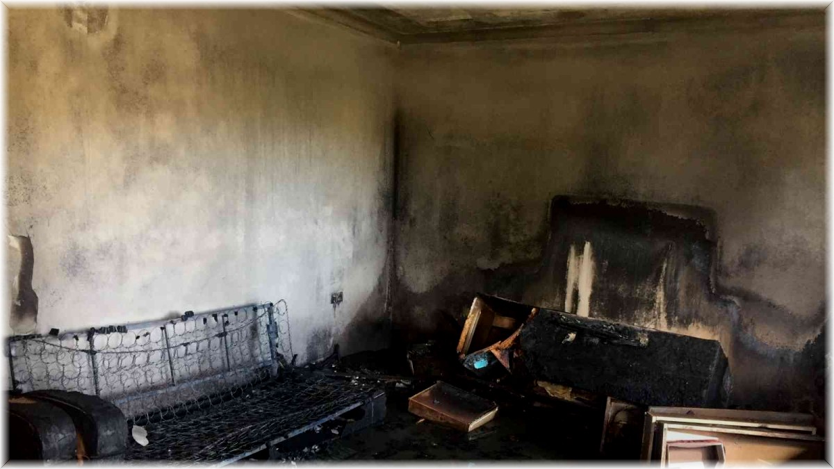 Alevlere teslim olan ev kullanılamaz hale geldi