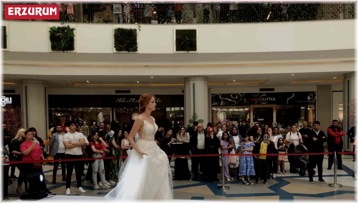 Alışveriş merkezini gelinler bastı