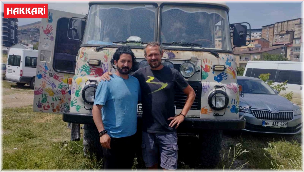 Alman turistler el izleriyle bağ kuruyor