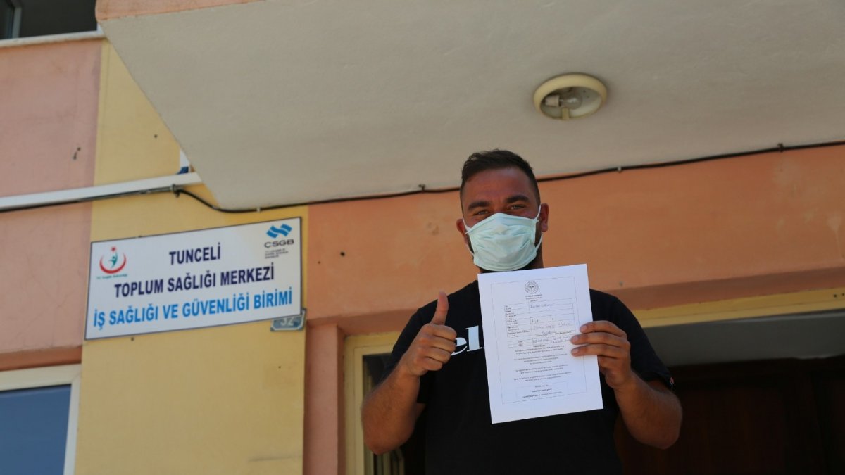 Almanya'da aşı randevusu alamayan vatandaş, memleketi Tunceli'de aşısını oldu