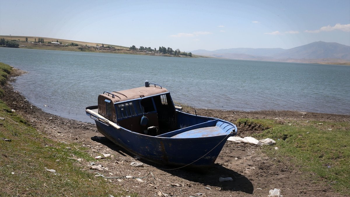 Alparslan-1 Barajı'nda gün yüzüne çıkan yapılar tekrar su altında kaldı