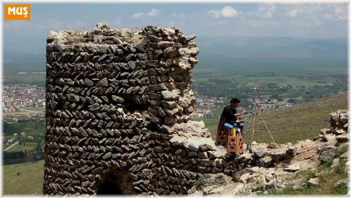 Alpaslan diyarının tarihi tuvallere işleniyor