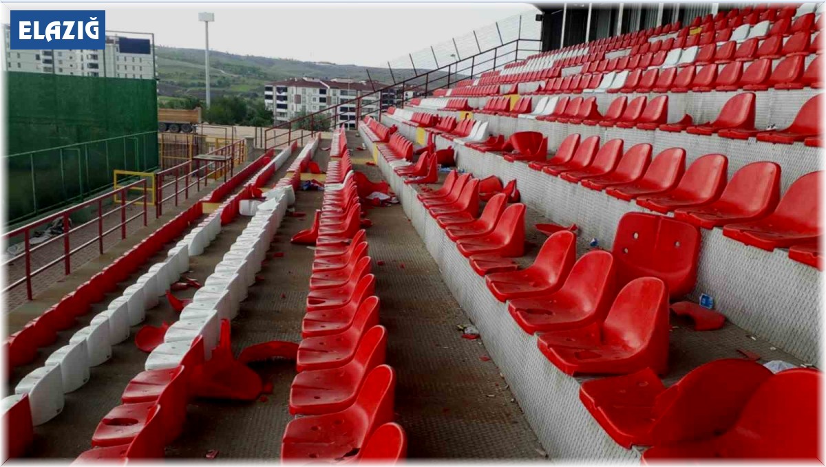 Amatör maçta taraftarlar koltuklara zarar verdi