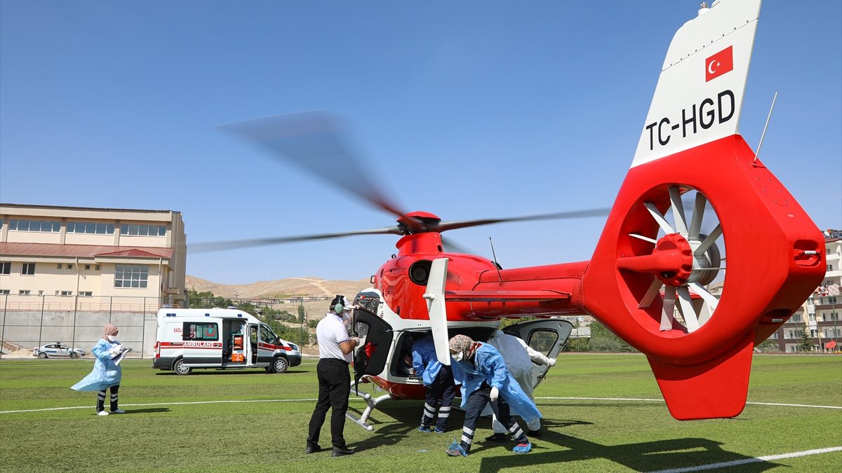 Ambulans helikopter Kovid-19 hastası için havalandı