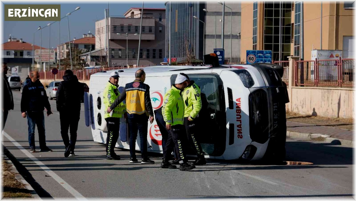 Ambulans ile Evde Sağlık Hizmetleri aracının karıştığı kazada 9 kişi yaralandı