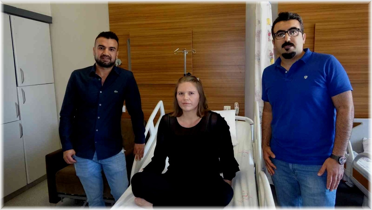 Amerikalı hemşire Van'a geldi, devlet hastanesinde estetik operasyonu yaptırdı