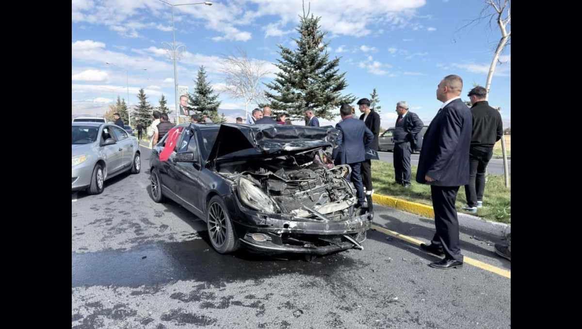 Anahtar Parti konvoyunda trafik kazası