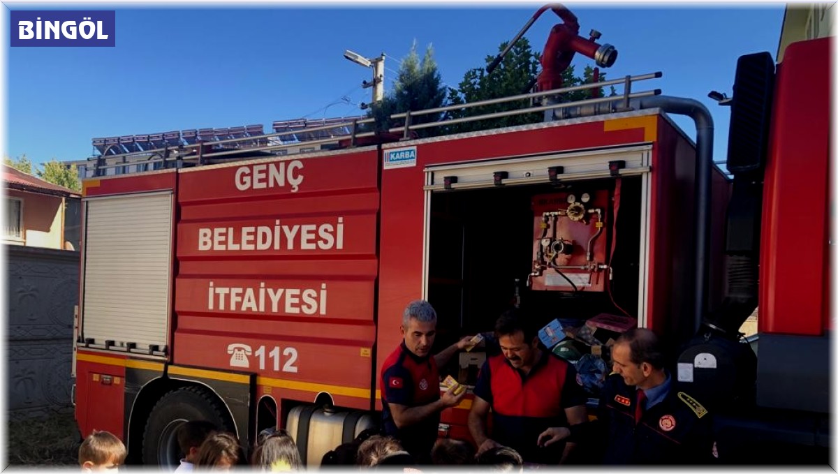 Anaokulu öğrencileri itfaiye ekipleriyle bir araya geldi