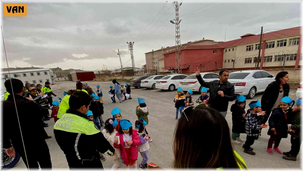 Anaokulu öğrencileri polisin misafiri oldu