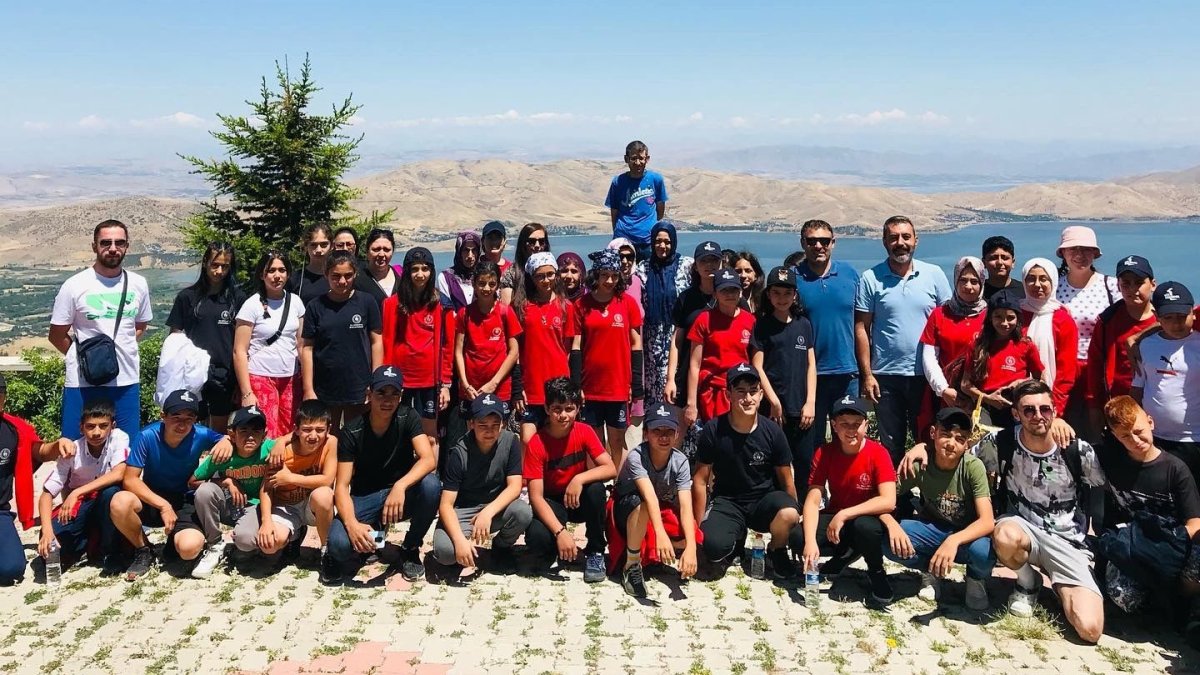 Ankara'dan gelen gençler Elazığ'ı gezdi