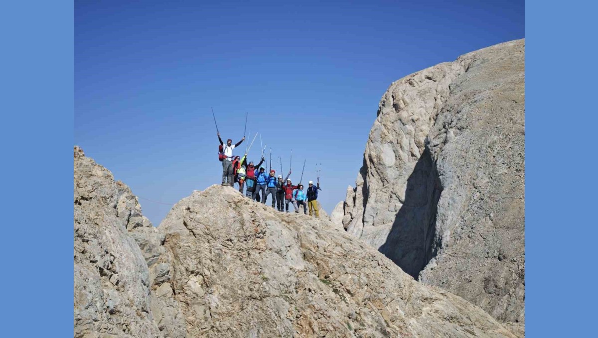 Ankara Kutup Yıldızı Kulübü üyeleri Reşko zirvesine tırmandı
