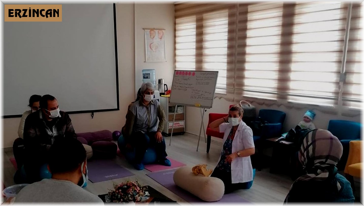 Anne, baba adaylarına Gebelik Okulunda eğitim