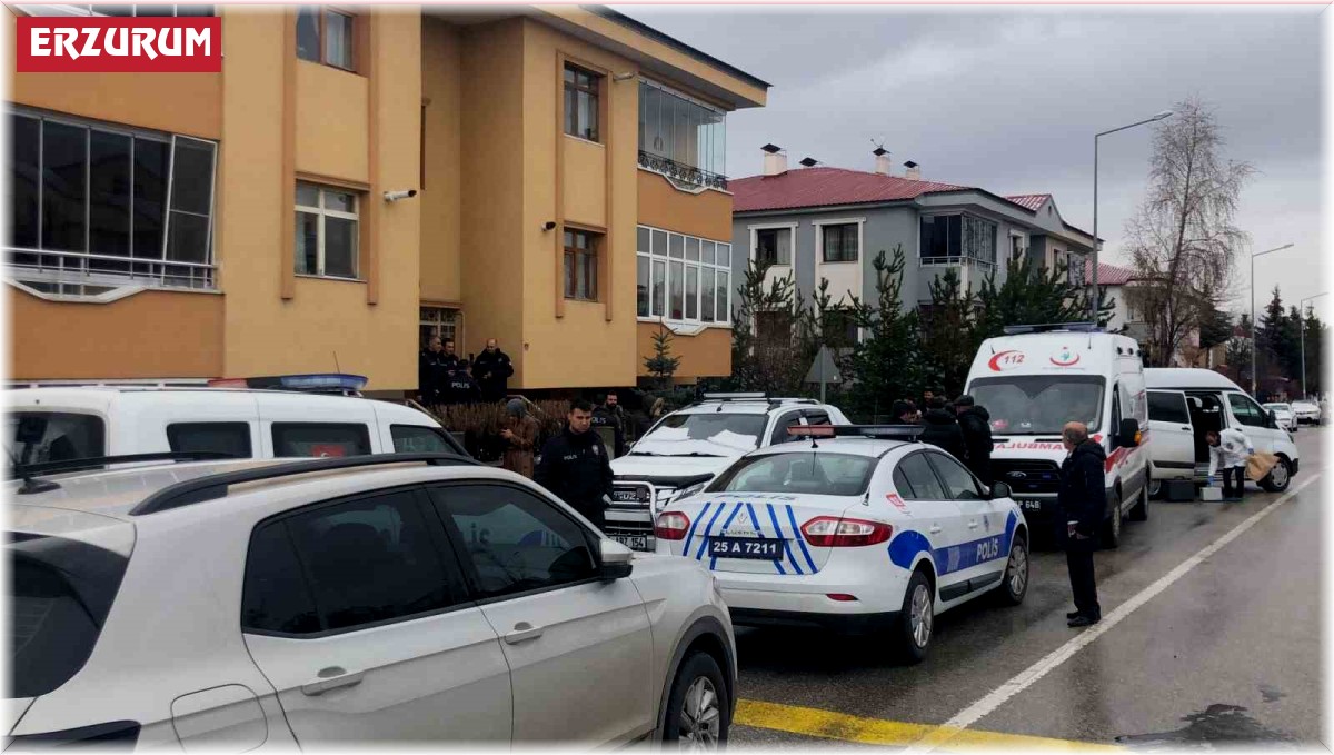 Anne ve babasına bıçakla saldırdı