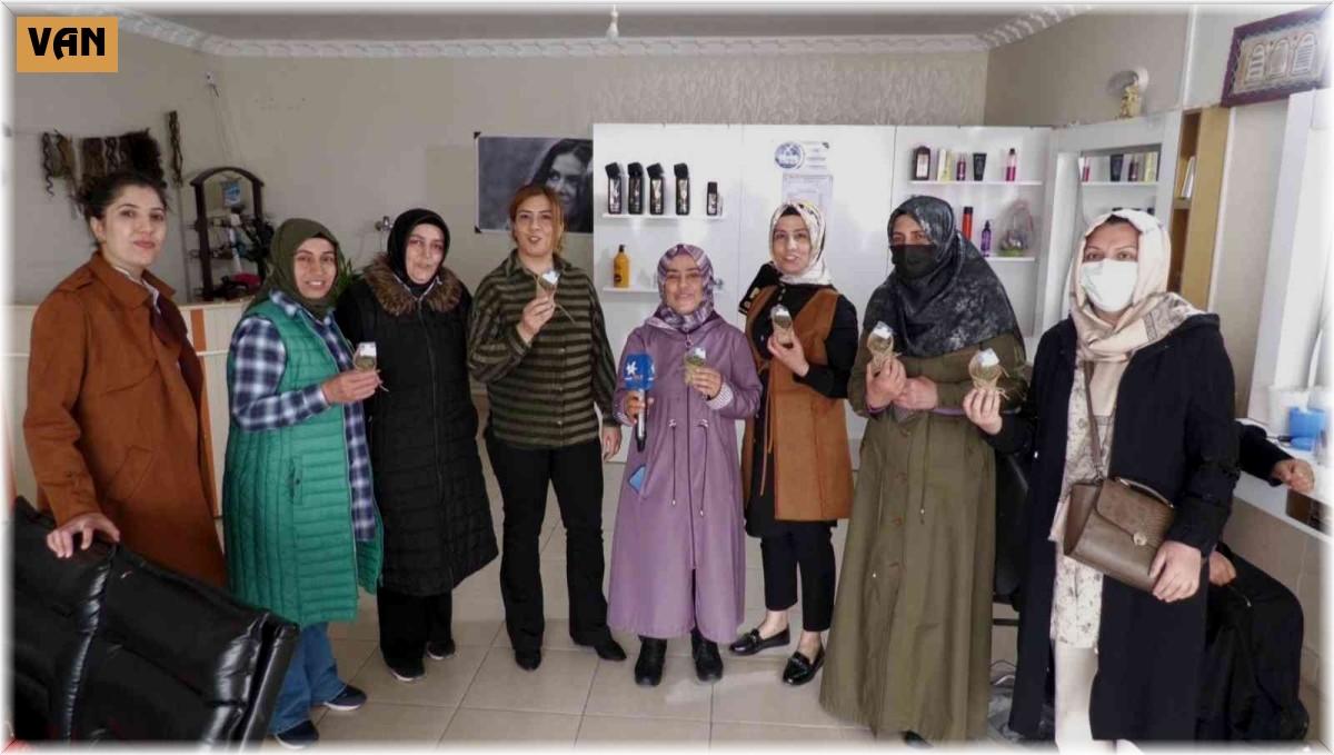 Anneler 'Edremit Kart' ile güzelleşti