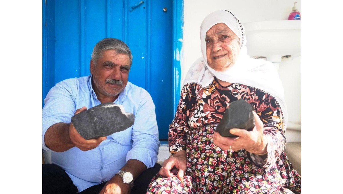 Anneler Günü hediyesi 'gökten' indi: Bahçesine göktaşı olduğu düşünülen cisim düştü