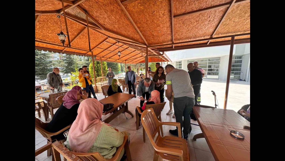 Anneler Günü'nde huzurevine anlamlı ziyaret