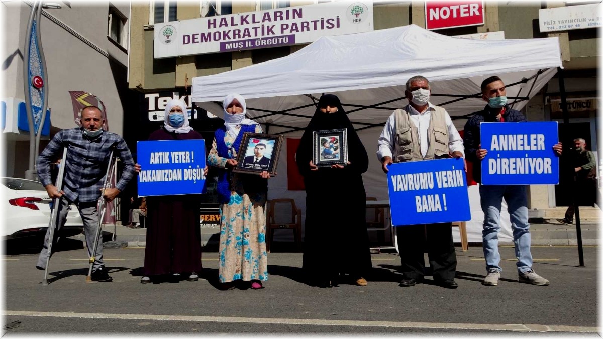 Annelerin HDP önündeki evlat nöbeti sürüyor