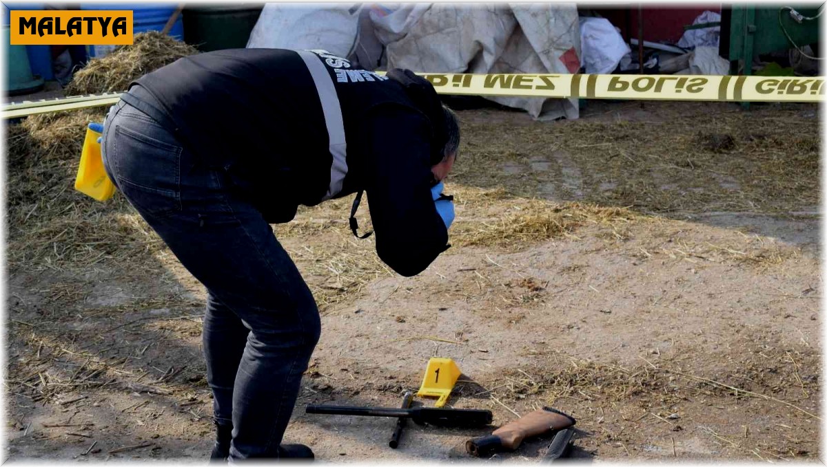 Annesi ile tartışan babasını tüfekle vurarak öldürdü