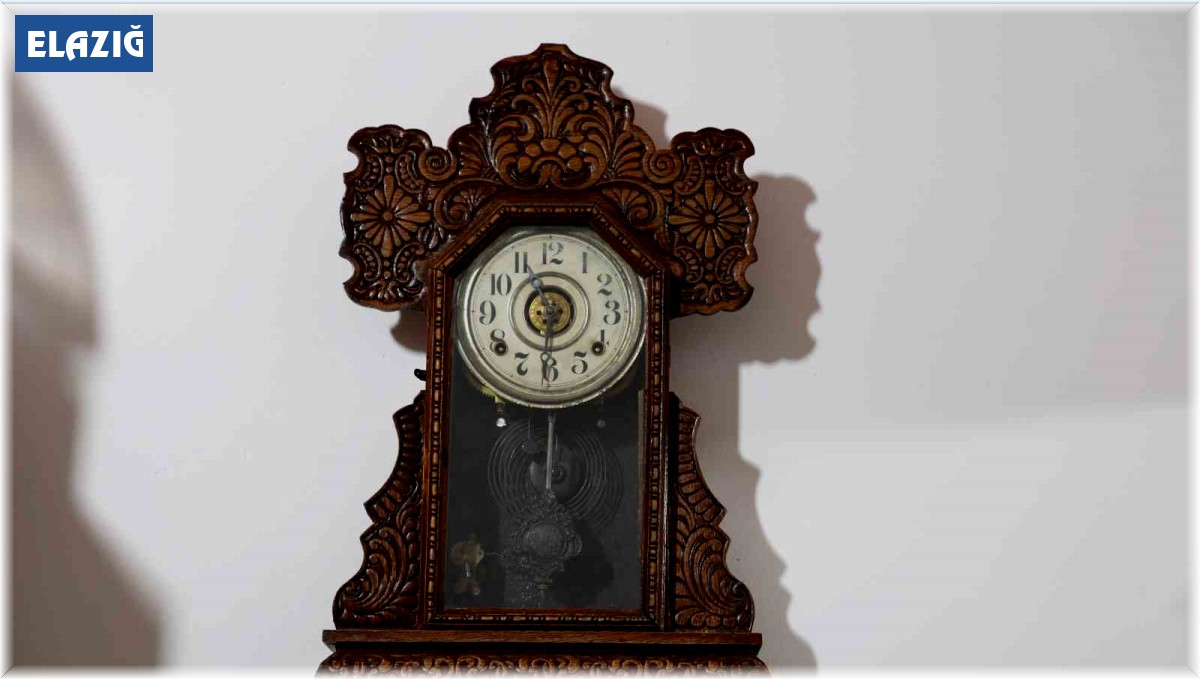 Antika saate gözü gibi bakıyorlar