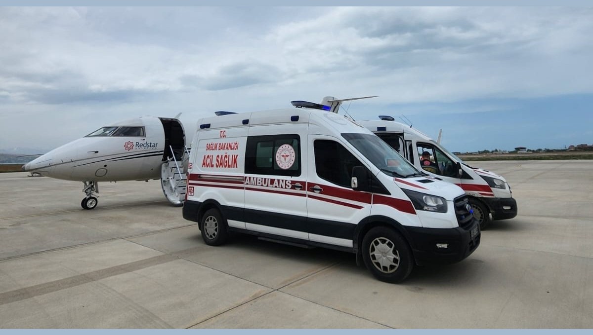 Aort koarktasyon hastası bebek uçak ambulansla İstanbul'a sevk edildi