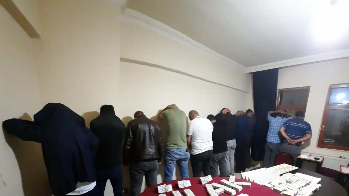 Apart daireyi kumarhaneye çevirdiler