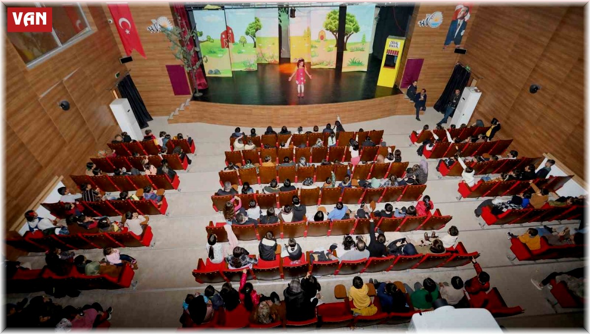 Ara tatil hediyesi tiyatro etkinlikleri yoğun ilgi gördü