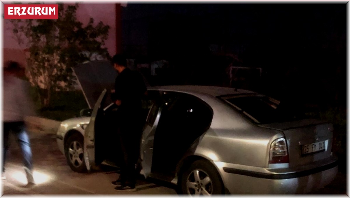 Arabada sıkışan gaz patladı, 4 arkadaş hastanelik oldu