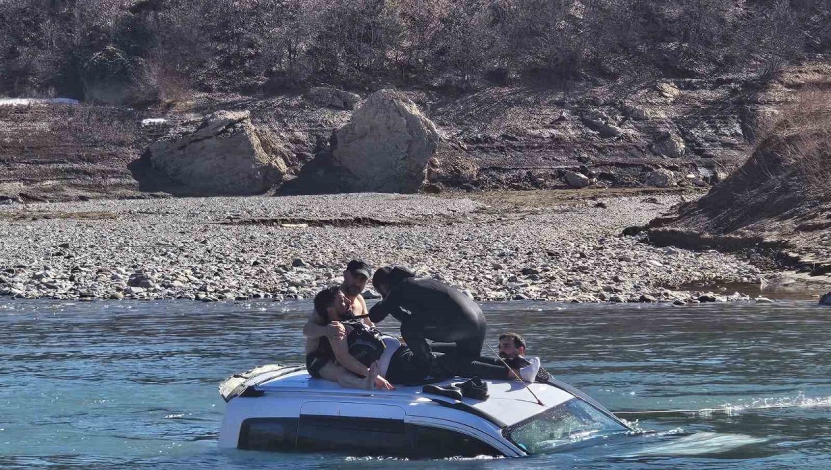 Araç baraj gölüne uçtu: 1 yaralı