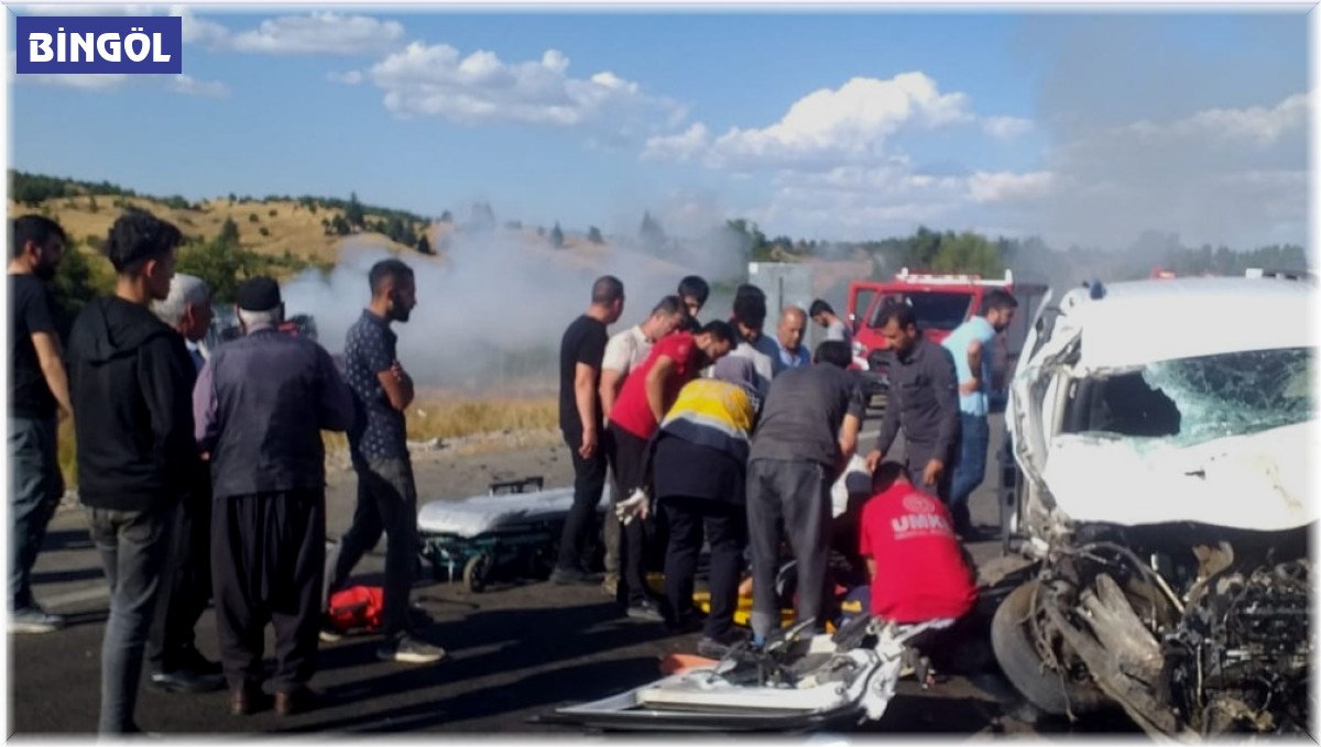 Araca çarpan vinç alev aldı: 5 yaralı