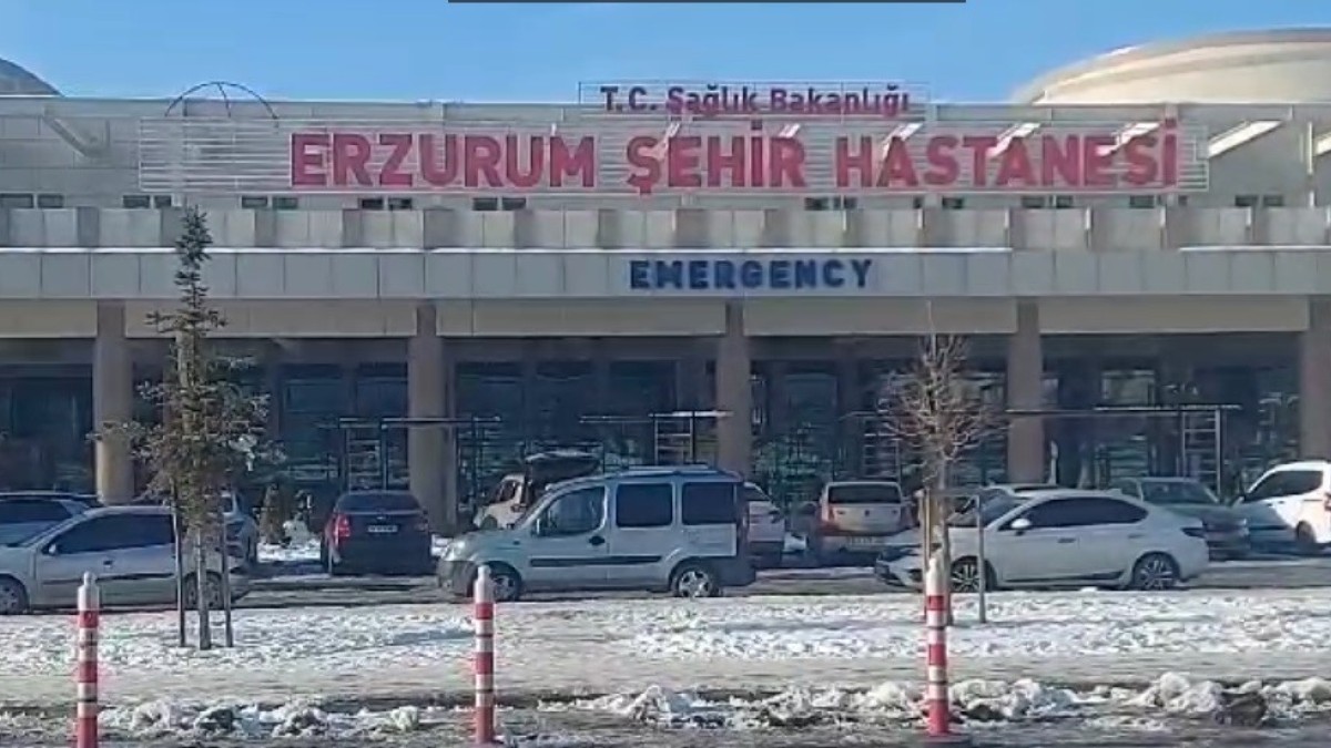 Aracı içinde hareketsiz bulunan adam vefat etti